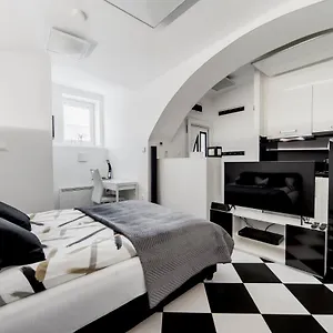 black-and-white-studio.hotels-in-ljubljana.com/
